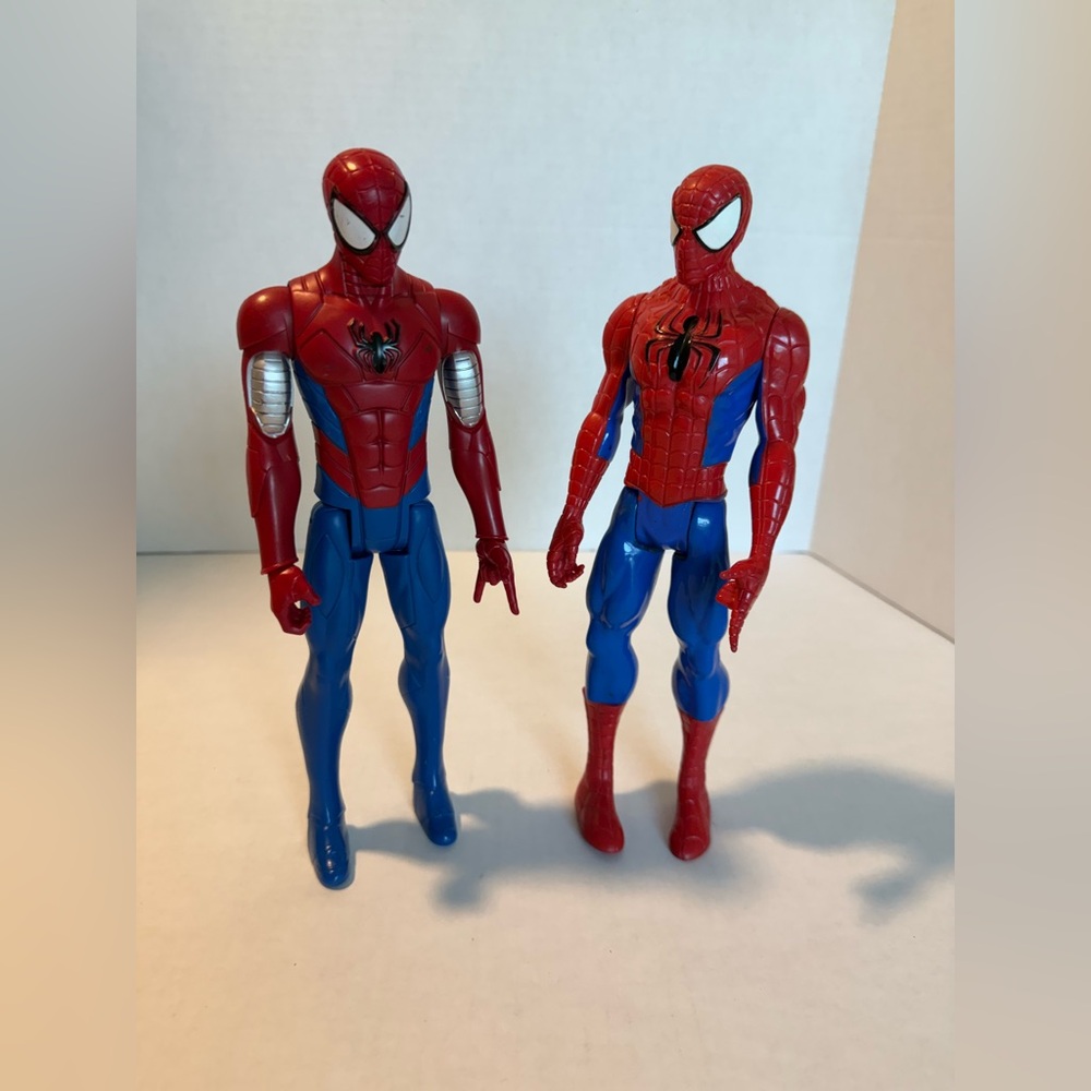 2 Spider-Man Marvel Avengers 11 inches Hasbro Figure 2013 C-3252B & 2017 C-3632B